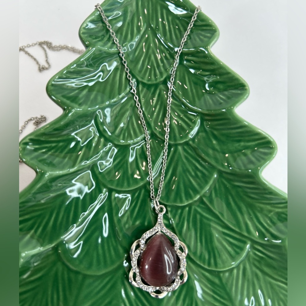 Silver tone pendant necklace